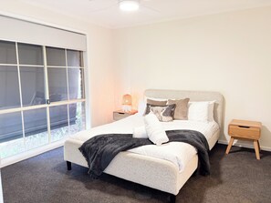 5 Schlafzimmer, Bügeleisen/Bügelbrett, Bettwäsche