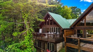 Property grounds - Big Foot’s Hideout | Game Room🎱 Hot Tub♨️ Mountain Views🌄 Near Dollywood🎢 (Gatlinburg)