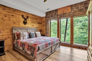 6 habitaciones, tabla de planchar con plancha y cuna de viaje