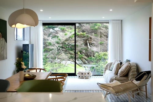 Stylish House with Great City Views