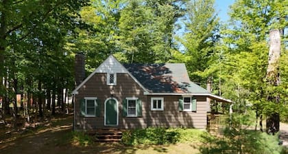 Modern Kitchen & Classic Charm – Walk to UMaine