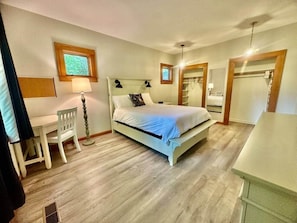 3 habitaciones, tabla de planchar con plancha, wifi y ropa de cama