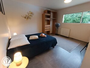 4 室のベッドルーム、WiFi (無料)