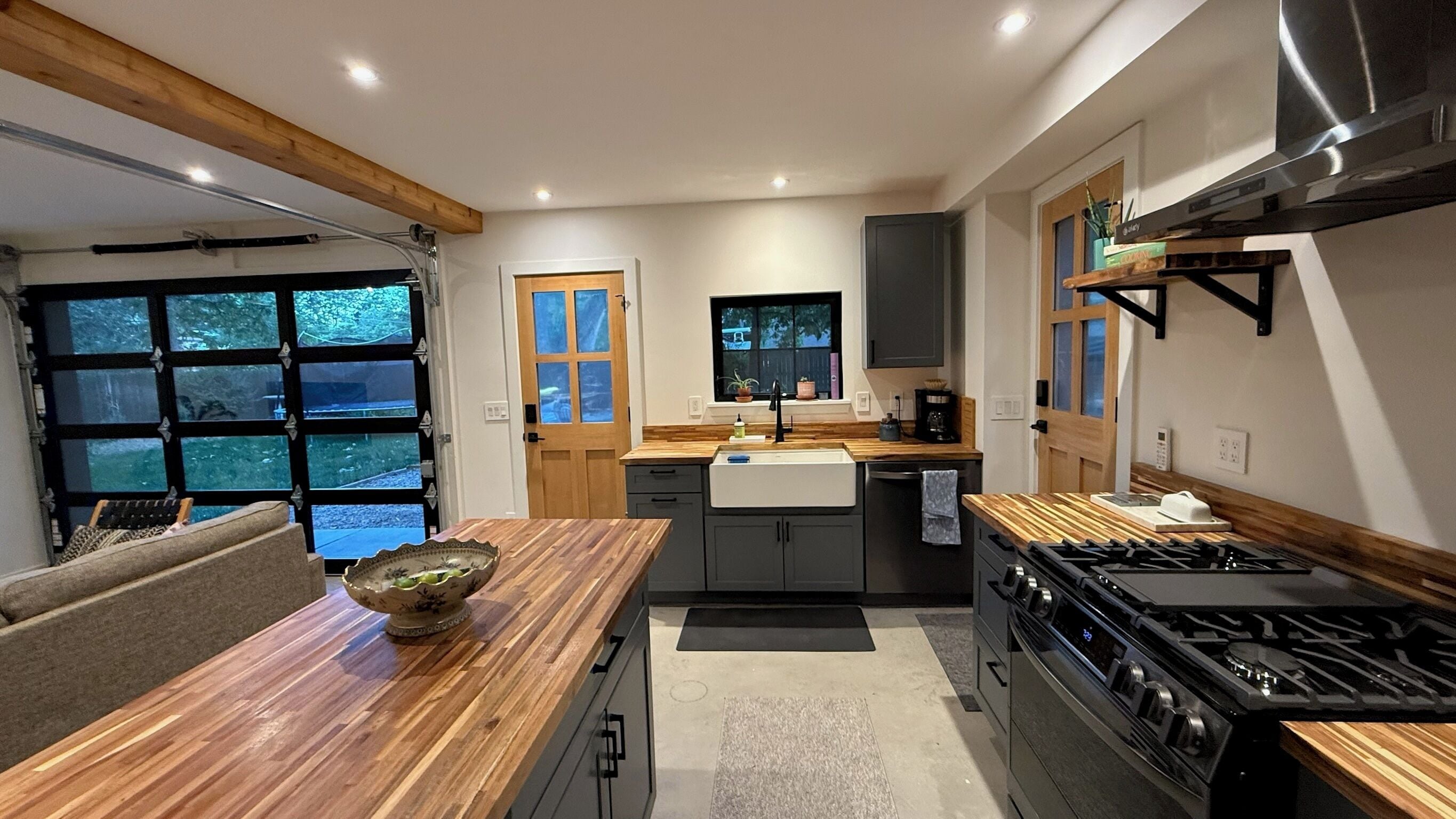 Microondas, horno, placa de cocina, lavavajillas