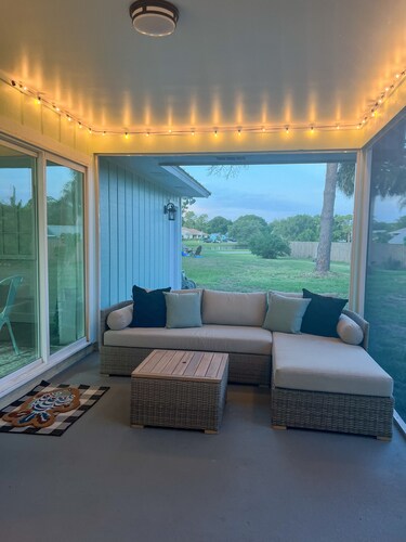 New 2/2 Coastal Getaway!