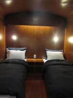 Espacio para trabajar con laptop y wifi gratis 