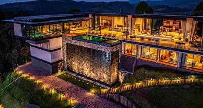 Beautiful Mega House in the Mountains, Mansion in Campos do Jordão