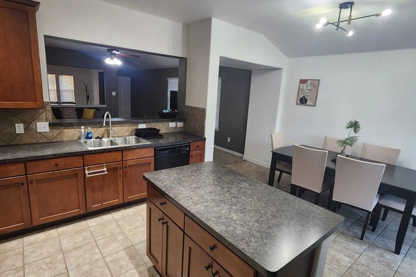 Micro-ondes, four, plaque de cuisson, lave-vaisselle