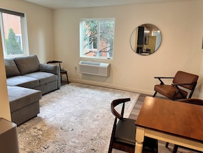 Deluxe Apartment | Living area