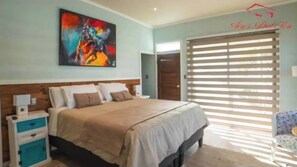 Habitació doble Deluxe, pati, vistes a la piscina | Cortines opaques i wifi gratuïta 