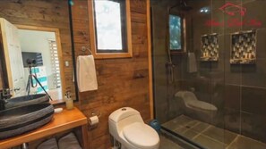 Deluxe-Doppelzimmer, Terrasse, Poolblick | Badezimmer