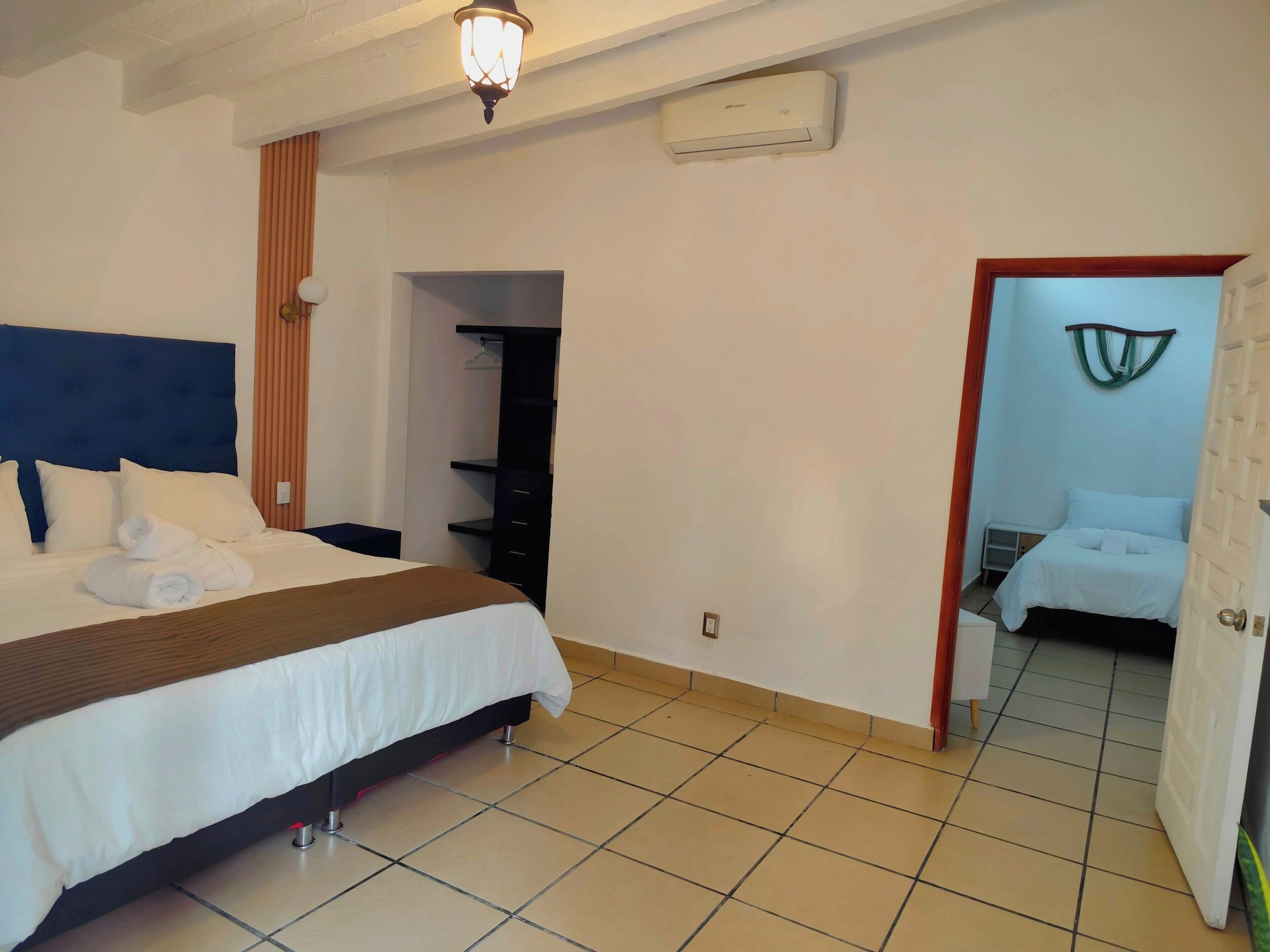 尊贵双人房, 多张床, 花园景观 | 羽绒被、Select Comfort 床、笔记本电脑工作区、遮光窗帘