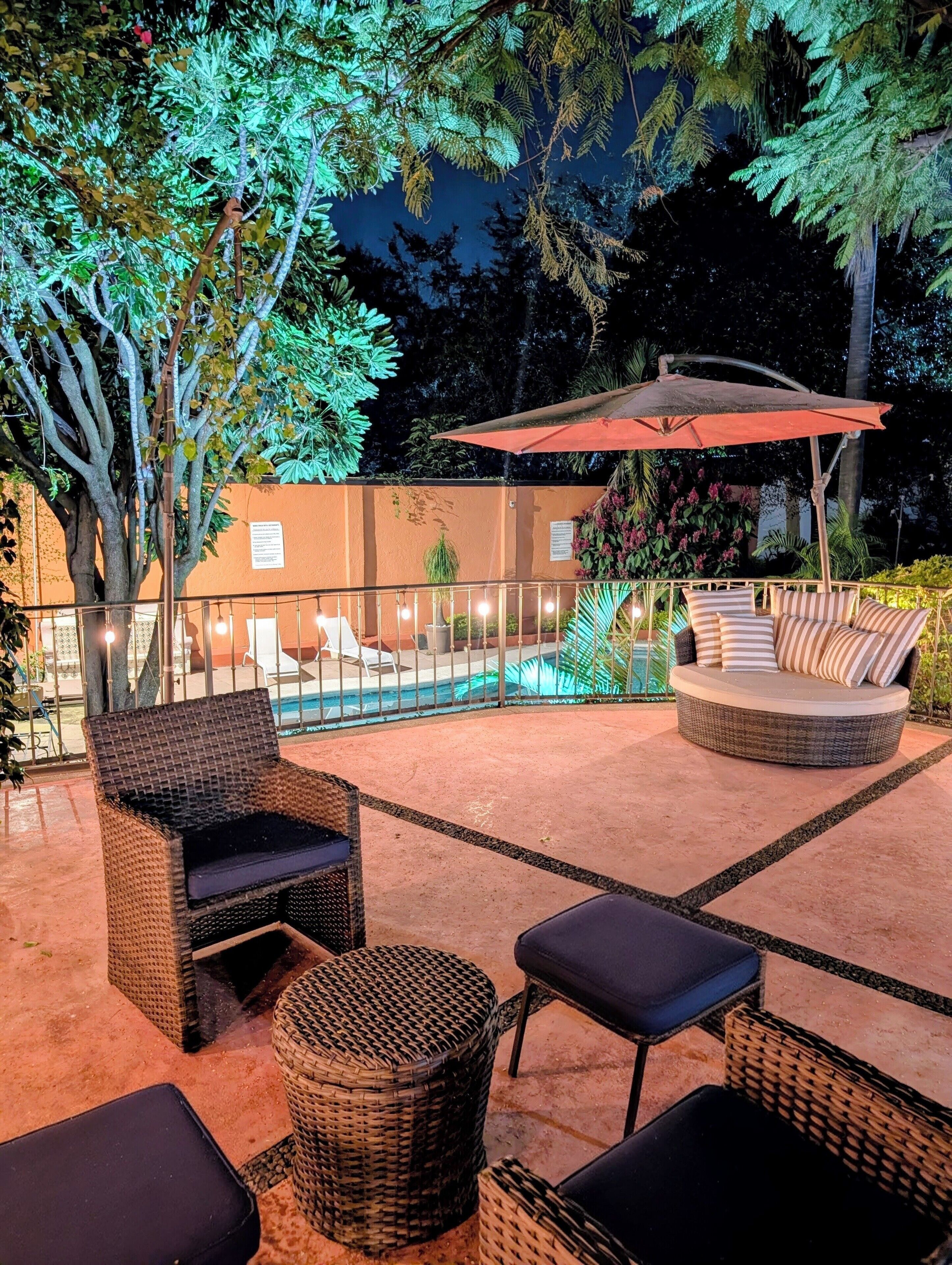 Habitación doble Deluxe, varias camas, vista al jardín | Vista desde la habitación