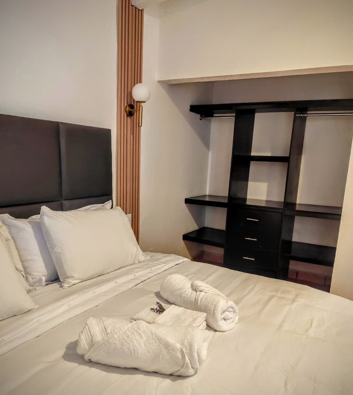 Daunenbettdecken, Select-Comfort-Betten, laptopgeeigneter Arbeitsplatz