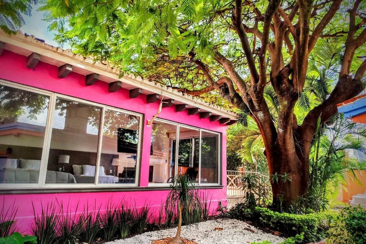 Quarto casal luxo, várias camas, vista para o jardim | Edredons de pluma, camas Select Comfort