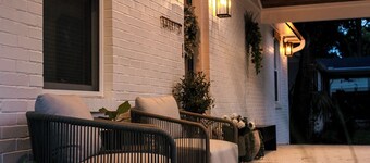 Coastal Getaway / 2BR/2BA Cottage + Bonus Room near Downtown & Cumberland Island