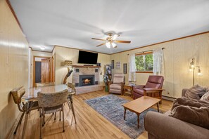 Smart TV, fireplace