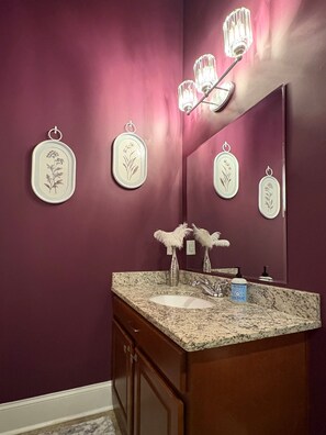 Hair dryer, towels - LOCATION! LOCATION! LOCATION! (Richmond)