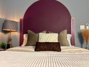 1 bedroom, desk, iron/ironing board, free WiFi - LOCATION! LOCATION! LOCATION! (Richmond)