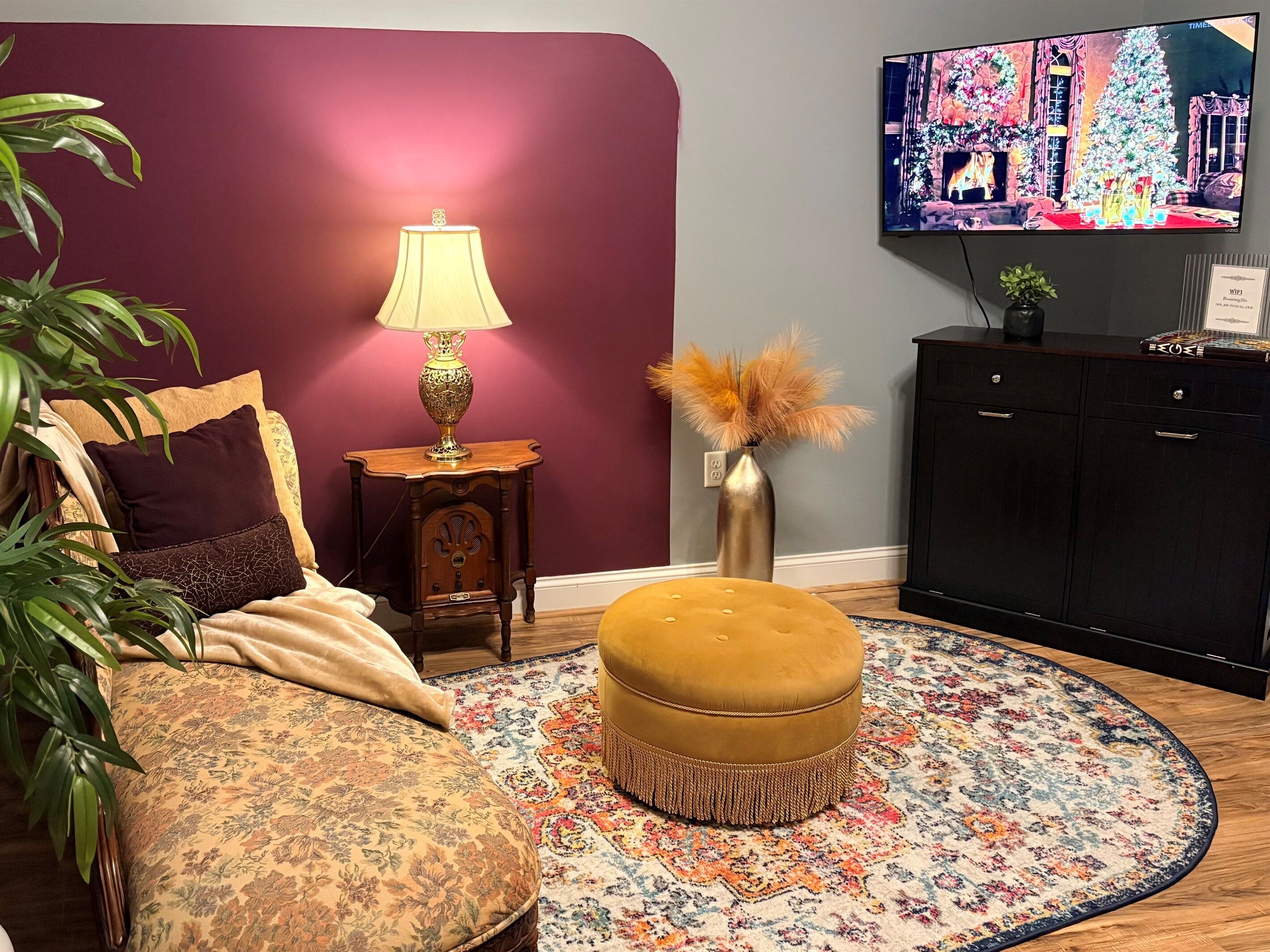 智能电视、书、立体声音响、办公室