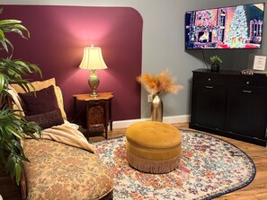 Smart TV, books, stereo, offices - LOCATION! LOCATION! LOCATION! (Richmond)