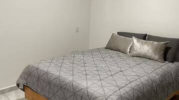 Iron/ironing board, WiFi, bed sheets