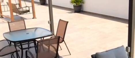 تناول الطعام بالخارج