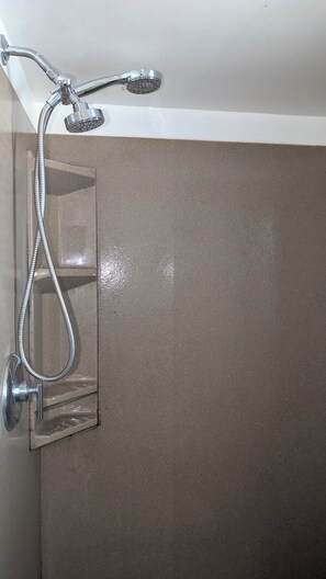 Hair dryer, towels, toilet paper - Located right at the corner in a welcoming neighborhood with amenities nearby. (Lima)