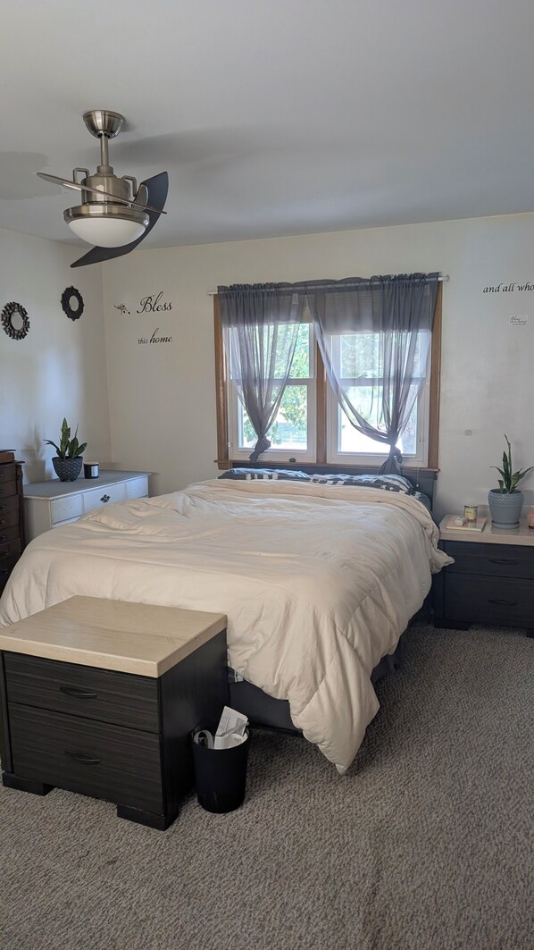 2 bedrooms, iron/ironing board, WiFi, bed sheets