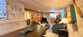 Trout View Cottage-Creekside fire pit, 2 bedrooms Sleeps 6 near ANF fun! 