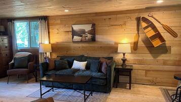 Smart TV, caminetto, tavolo da calcetto