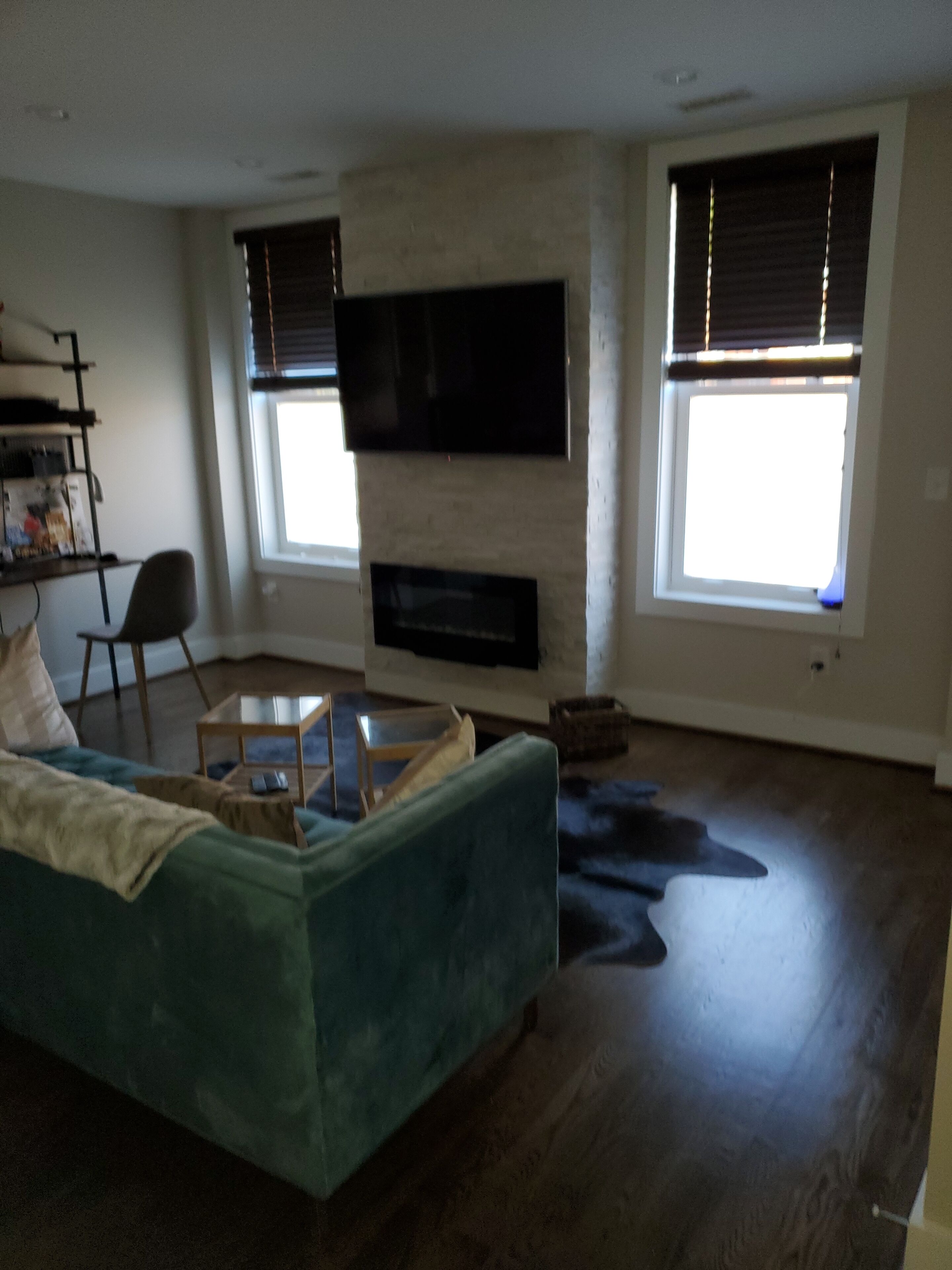 Televisión y chimenea 