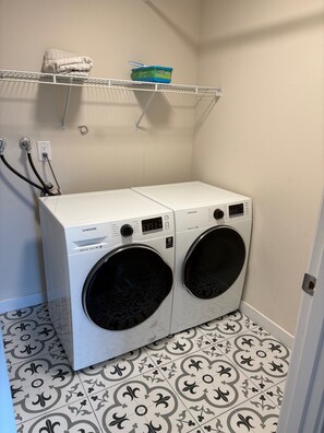 Interior - Pet-Friendly Remodeled 3-bedroom Charmer in Trendy Tacoma (Tacoma)