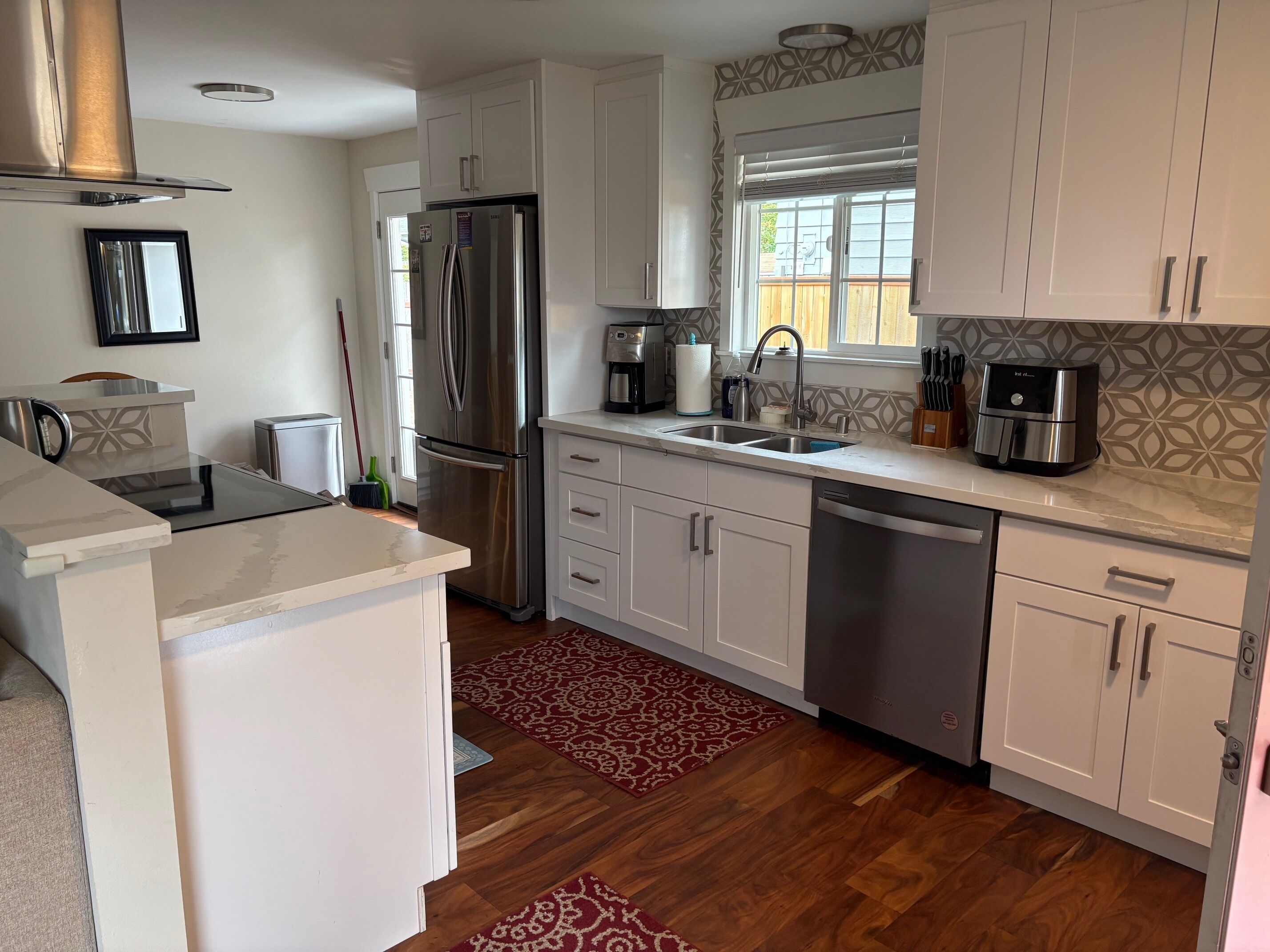 Oven, stovetop, dishwasher