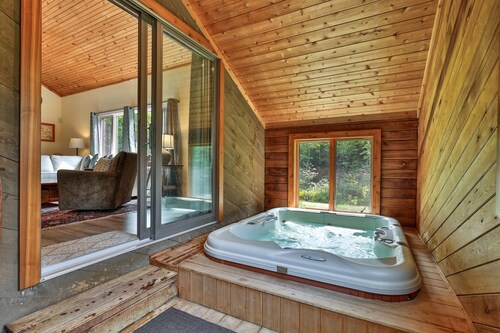 Private Killington Home w/ Indoor Hot Tub and 2 Living Rooms
