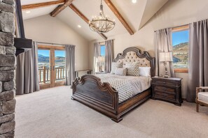 6 bedrooms, iron/ironing board, WiFi, bed sheets