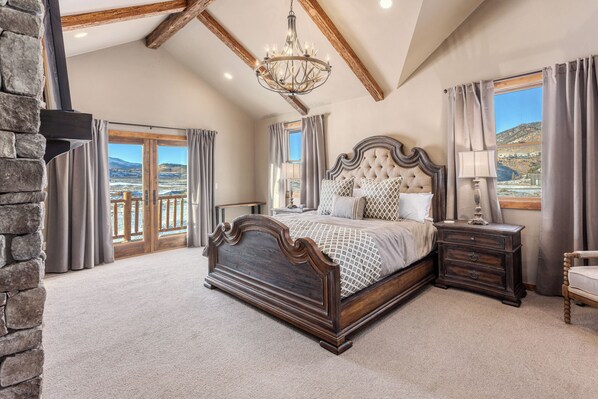 6 habitaciones, tabla de planchar con plancha, wifi y ropa de cama 