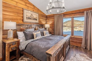 6 bedrooms, iron/ironing board, WiFi, bed sheets