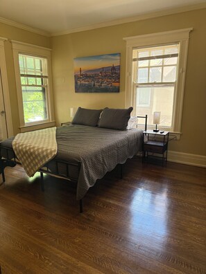 1 bedroom, iron/ironing board, free WiFi, bed sheets - Park Ave 1BR • Free Parking & Patio • Walkable! (Rochester)