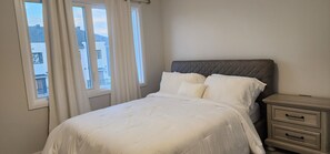 2 chambres, fer et planche à repasser, Wi-Fi, draps fournis