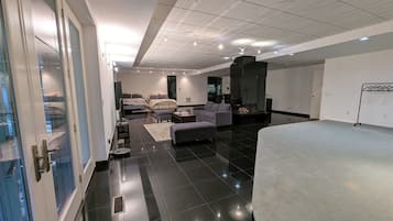 1 dormitorio, escritorio, wifi y ropa de cama