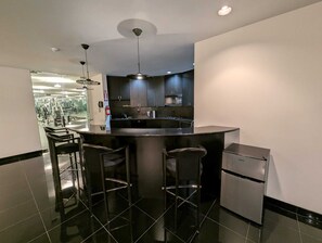 Køleskab, mikrobølgeovn, ovn, opvaskemaskine