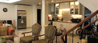 Cebu City - Talisay - Large, Spacious, Clean and Elegant Home for 6+ Guests