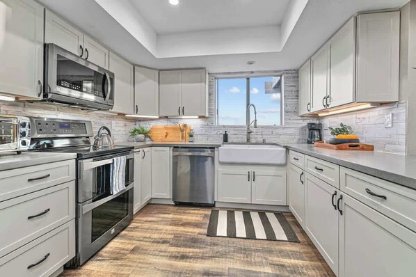 Fridge, microwave, oven, stovetop