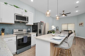 Mikrowelle, Ofen, Herdplatte, Geschirrspüler