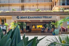 Exterior detail - Beachside beauty! Garden views and steps to beach (Lahaina)