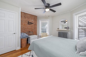 1 habitación, tabla de planchar con plancha, wifi y ropa de cama