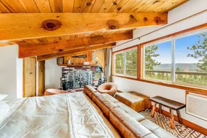 2 bedrooms, iron/ironing board, WiFi, bed sheets - Big Bear Retreat · Chalet Lake Views & Giant Chess (Fawnskin)