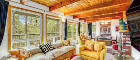 Télévision, cheminée