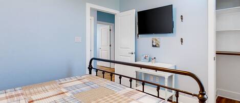 3 bedrooms, desk, free WiFi, bed sheets